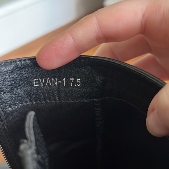 SALE Heeled Boots - Picture 9 of 9